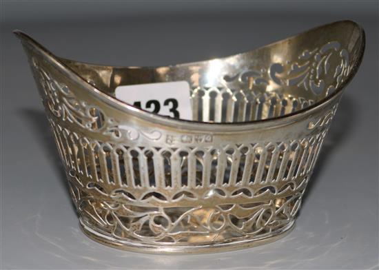 A late Victorian pierced silver bon bon bowl by Nathan & Hayes, Chester, 1899, 3 oz.